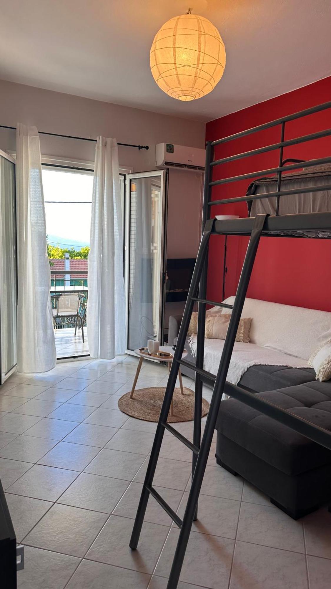 Apartment Little House Near The